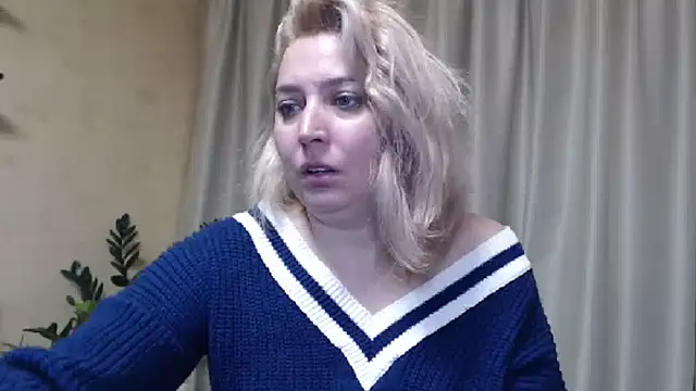 Snapshot of sweetpussy13 chatting on 02.11.25 sweetpussy13 online show from 02.11.25