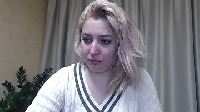 Snapshot of sweetpussy13 chatting on 02.14.25 sweetpussy13 online show from 02.14.25