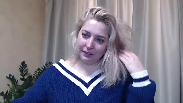 Snapshot of sweetpussy13 chatting on 02.16.25 sweetpussy13 online show from 02.16.25