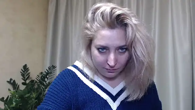 Snapshot of sweetpussy13 chatting on 02.16.25 sweetpussy13 online show from 02.16.25