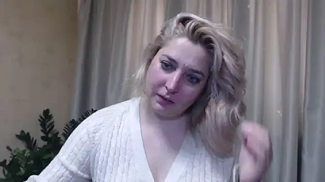 Snapshot of sweetpussy13 chatting on 02.18.25 sweetpussy13 online show from 02.18.25
