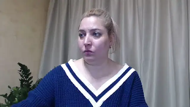 Snapshot of sweetpussy13 chatting on 02.22.25 sweetpussy13 online show from 02.22.25