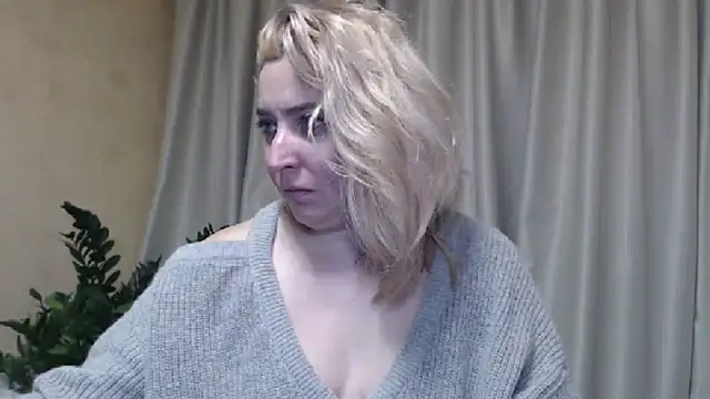 Snapshot of sweetpussy13 chatting on 02.25.25 sweetpussy13 online show from 02.25.25