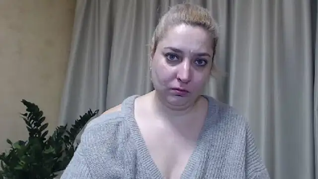 Snapshot of sweetpussy13 chatting on 02.28.25 sweetpussy13 online show from 02.28.25