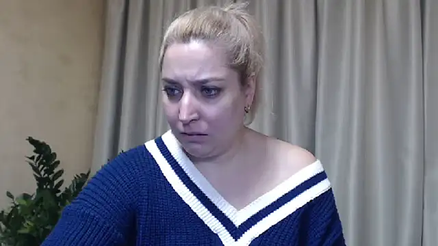 Snapshot of sweetpussy13 chatting on 03.04.25 sweetpussy13 online show from 03.04.25