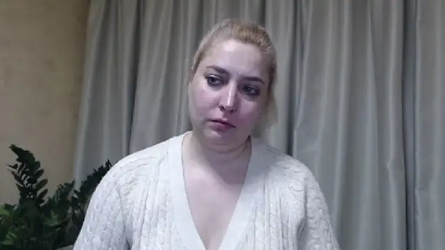Snapshot of sweetpussy13 chatting on 03.07.25 sweetpussy13 online show from 03.07.25