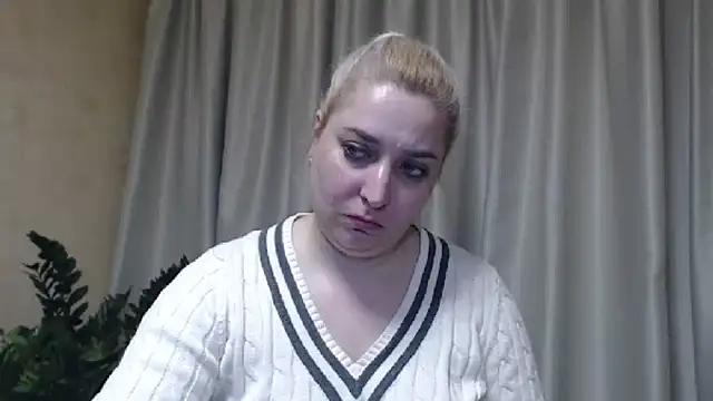 Snapshot of sweetpussy13 chatting on 03.09.25 sweetpussy13 online show from 03.09.25