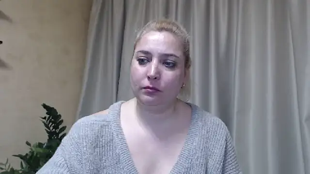 Snapshot of sweetpussy13 chatting on 03.11.25 sweetpussy13 online show from 03.11.25