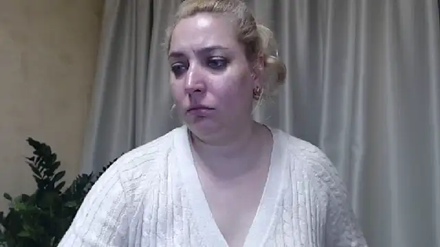 Snapshot of sweetpussy13 chatting on 03.13.25 sweetpussy13 online show from 03.13.25