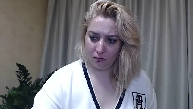 Snapshot of sweetpussy13 chatting on 03.14.25 sweetpussy13 online show from 03.14.25