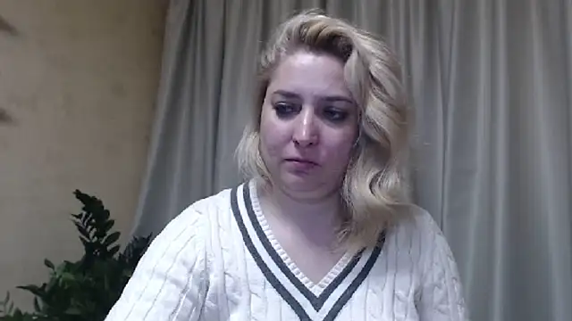 Snapshot of sweetpussy13 chatting on 03.16.25 sweetpussy13 online show from 03.16.25