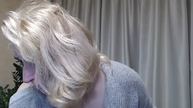 Snapshot of sweetpussy13 chatting on 03.18.25 sweetpussy13 online show from 03.18.25