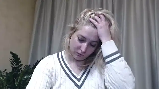 Snapshot of sweetpussy13 chatting on 03.20.25 sweetpussy13 online show from 03.20.25