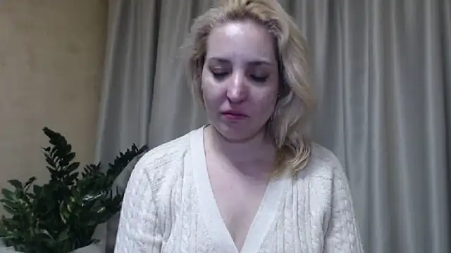 Snapshot of sweetpussy13 chatting on 03.20.25 sweetpussy13 online show from 03.20.25