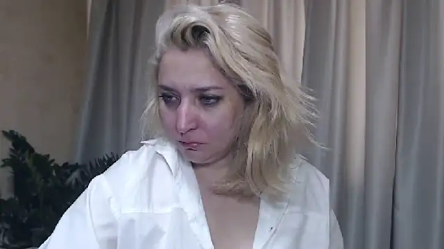 Snapshot of sweetpussy13 chatting on 09.14.25 sweetpussy13 online show from 09.14.25