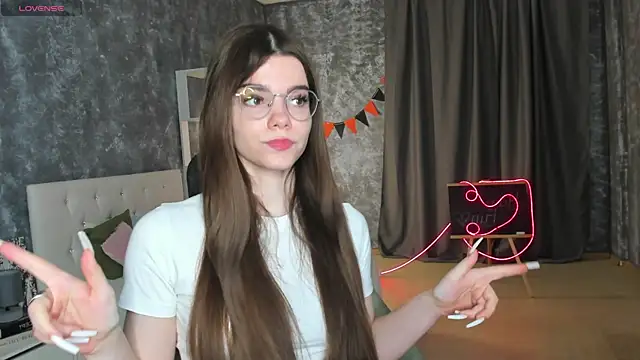 miss  evelyne online show from 12.16.25