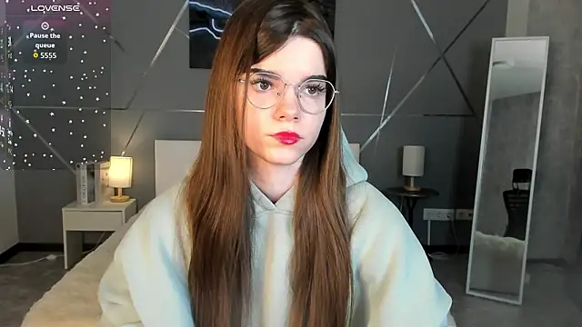 miss  evelyne online show from 02.05.26