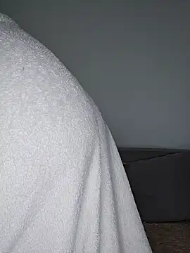 Lovebackground online show from 02.08.25