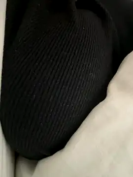 leo-kitty online show from 12.18.25