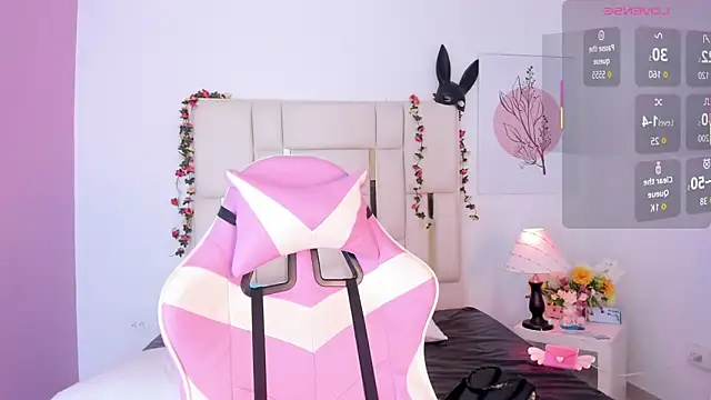 Snapshot of Silvanna-Casstro chatting on 12.19.25 Silvanna-Casstro online show from 12.19.25