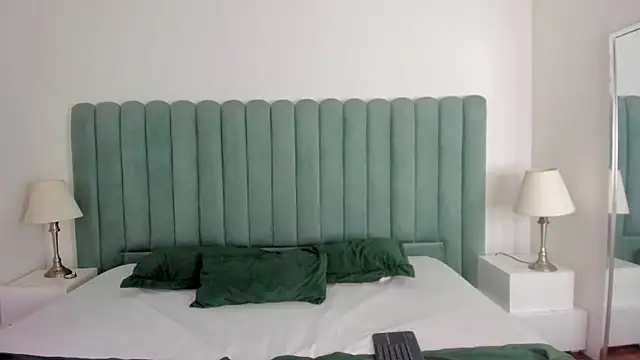 Scarlett  Noir online show from 04.17.26