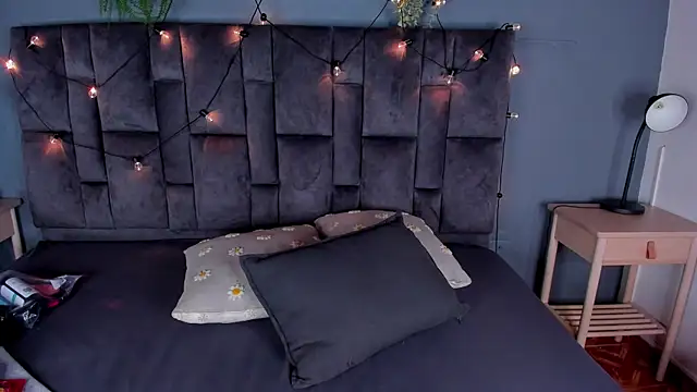 Miia Anderson online show from 01.12.26