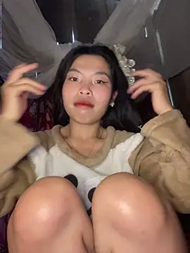 Snapshot of lux-su chatting on 02.14.26 lux-su online show from 02.14.26