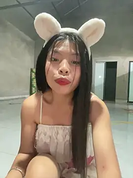 Snapshot of lux-su chatting on 05.19.26 lux-su online show from 05.19.26