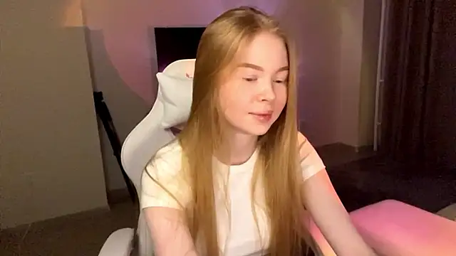 Snapshot of LumiSun chatting on 02.16.26 LumiSun online show from 02.16.26