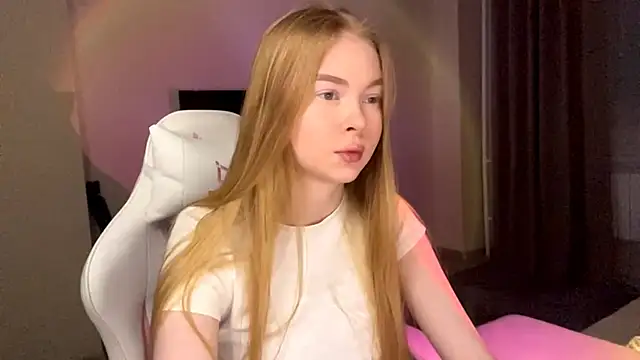 Snapshot of LumiSun chatting on 02.18.26 LumiSun online show from 02.18.26