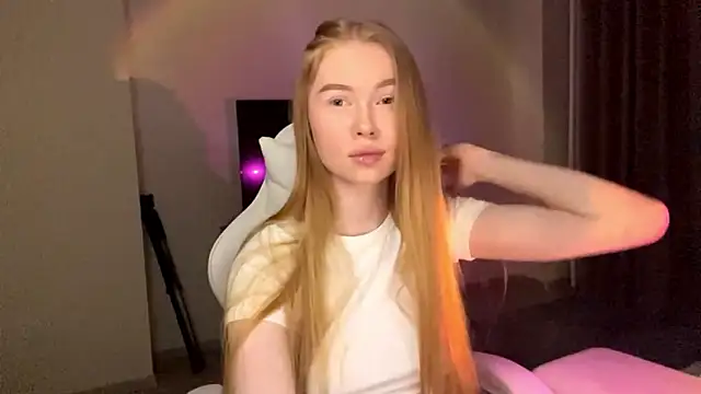 Snapshot of LumiSun chatting on 02.19.26 LumiSun online show from 02.19.26