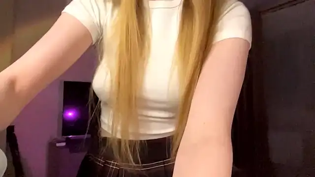 Snapshot of LumiSun chatting on 02.20.26 LumiSun online show from 02.20.26