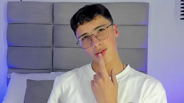 Snapshot of JoshClaarktt chatting on 06.21.26 JoshClaarktt online show from 06.21.26