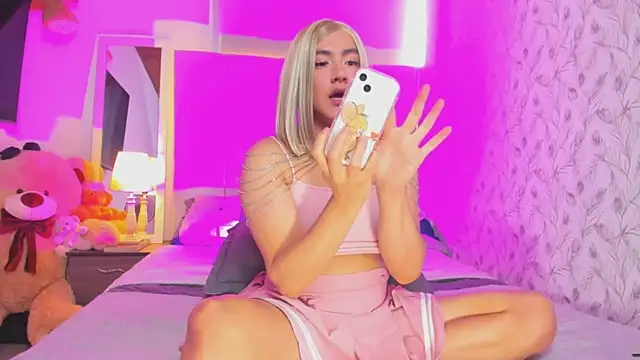 Snapshot of TaylorSweetI chatting on 02.15.26 TaylorSweetI online show from 02.15.26