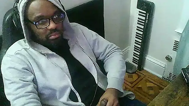 Snapshot of MrUnintentional chatting on 12.17.25 MrUnintentional online show from 12.17.25