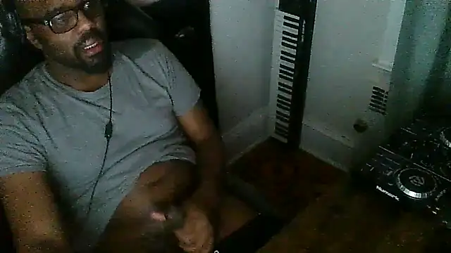 Snapshot of MrUnintentional chatting on 01.07.26 MrUnintentional online show from 01.07.26