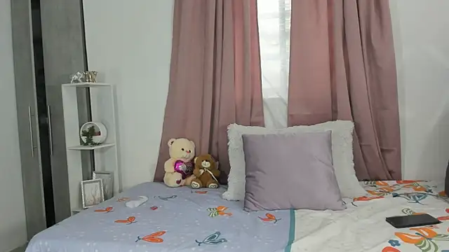 Annyeliz online show from 04.16.26