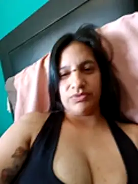 julietaloovee online show from 12.17.25