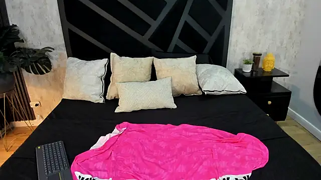 Alanis Garnier  online show from 07.23.26