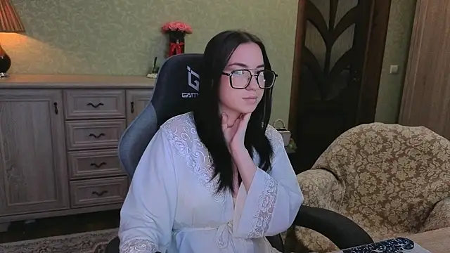 Snapshot of AnneAverry chatting on 02.17.26 AnneAverry online show from 02.17.26