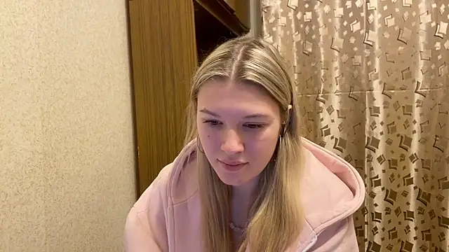 SkyeDavis online show from 12.17.25