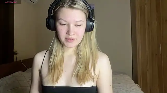 SkyeDavis online show from 02.05.26