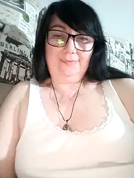 Snapshot of MariSwan222 chatting on 05.18.26 MariSwan222 online show from 05.18.26
