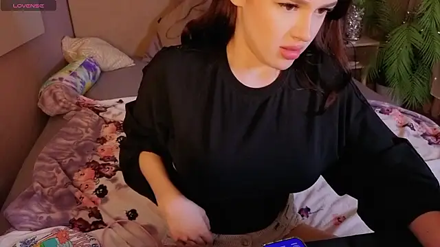 Snapshot of Holly__Bush chatting on 03.01.26 Holly Bush online show from 03.01.26