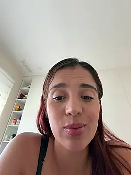 Snapshot of lara_beker chatting on 04.27.26 lara beker online show from 04.27.26