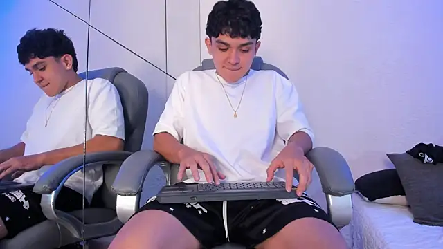  TaylorBlack online show from 05.11.26