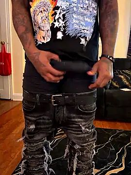 Snapshot of daddydarkskindikk chatting on 01.12.26 daddydarkskindikk online show from 01.12.26