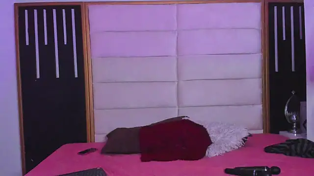 JuliMonroe19 online show from 03.12.26