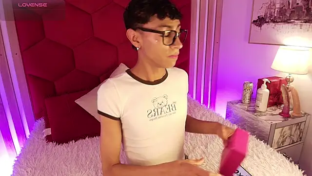 Snapshot of Owen_JP chatting on 04.08.26 Owen JP online show from 04.08.26