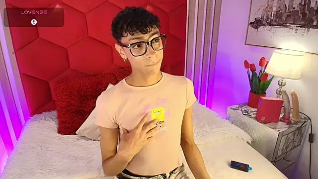 Snapshot of Owen_JP chatting on 04.14.26 Owen JP online show from 04.14.26